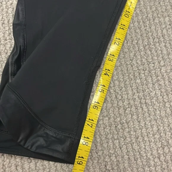 Women's Lululemon Chase Me Crop II Leggings, Black, Size 10 - Picture 10 of 13